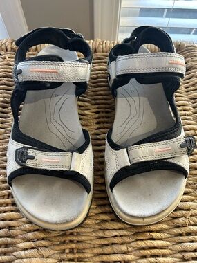 Ecco Women’s Offroad Yucatan Sandal size 42